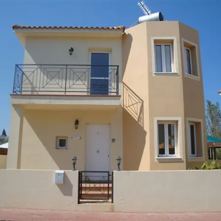 Elena Villa *